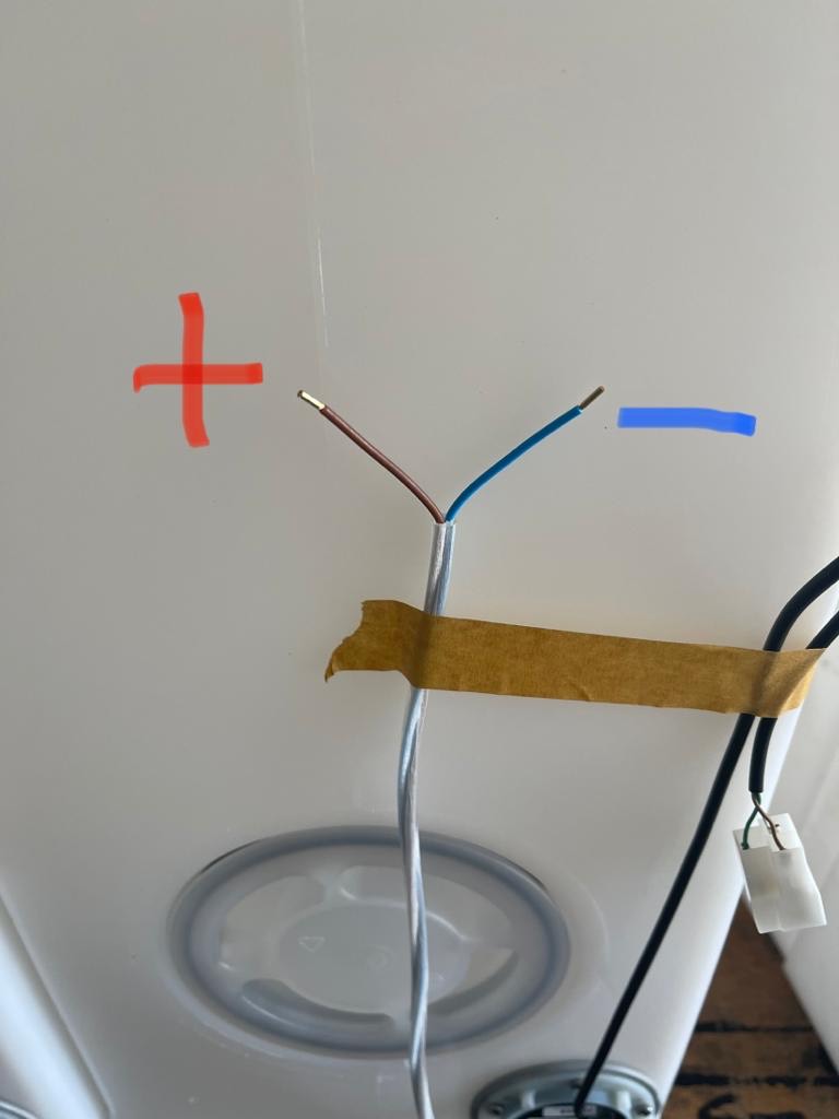 Frischwasser Radkasten ca. 90 Liter mit Ablassventil und Tauchpumpe,Tankgeber mit Kabel und Stecker, unmontiert