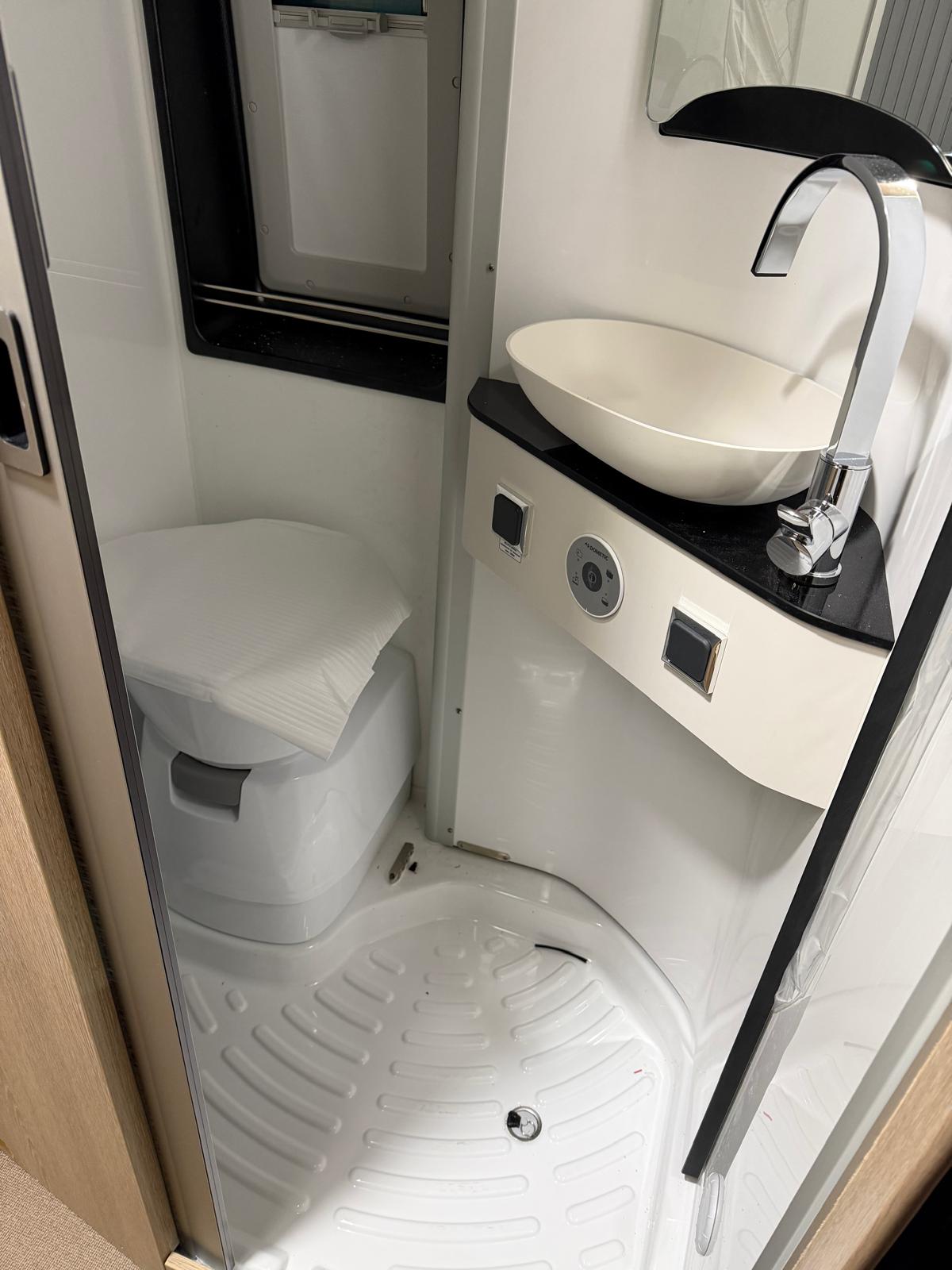Schwenkbad Komplettmodul – mit Dometic CTS 4110 Kassettentoilette und voller Ausstattung